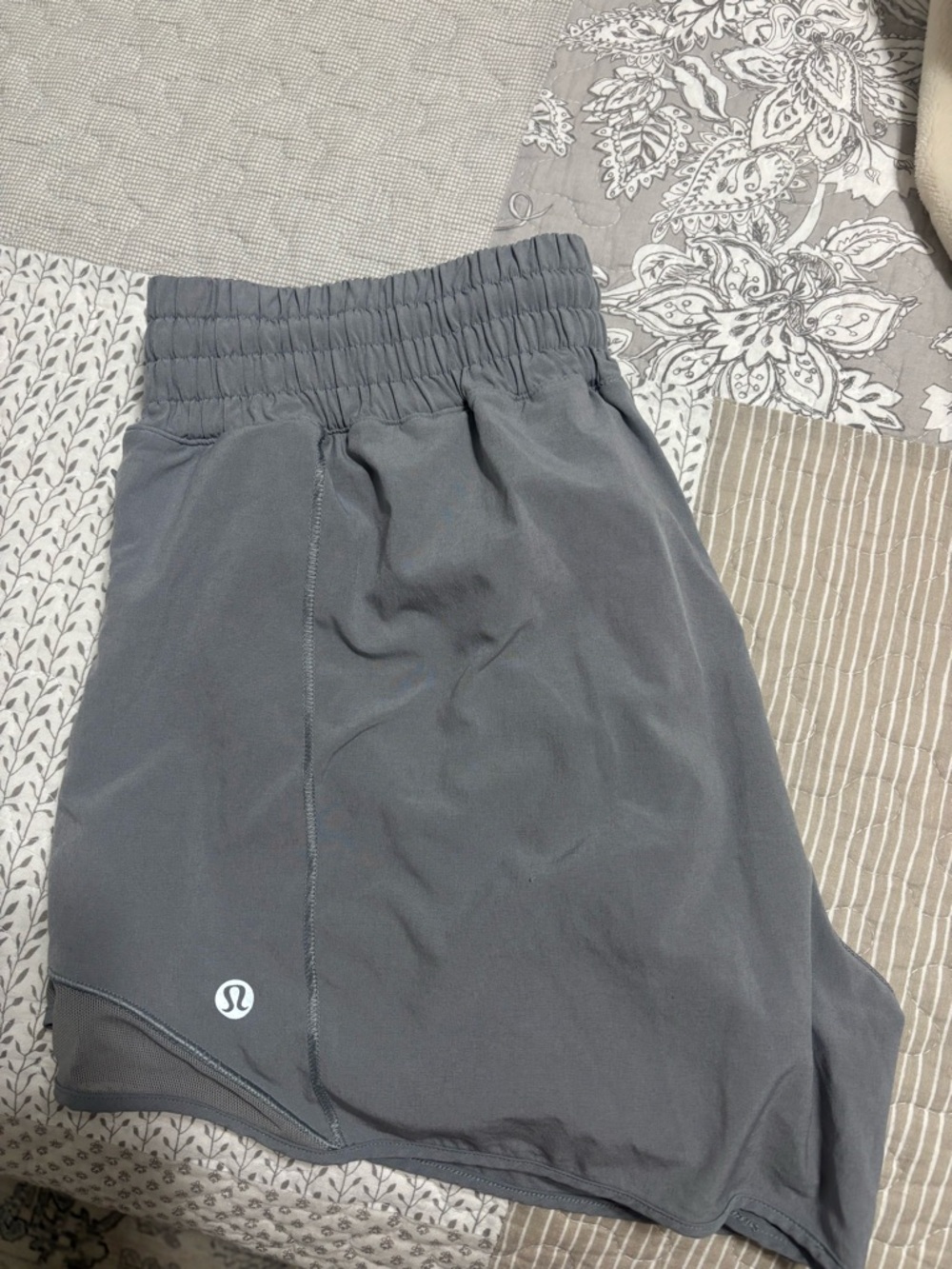 lululemon athletica grey hotty hot size 8 shorts